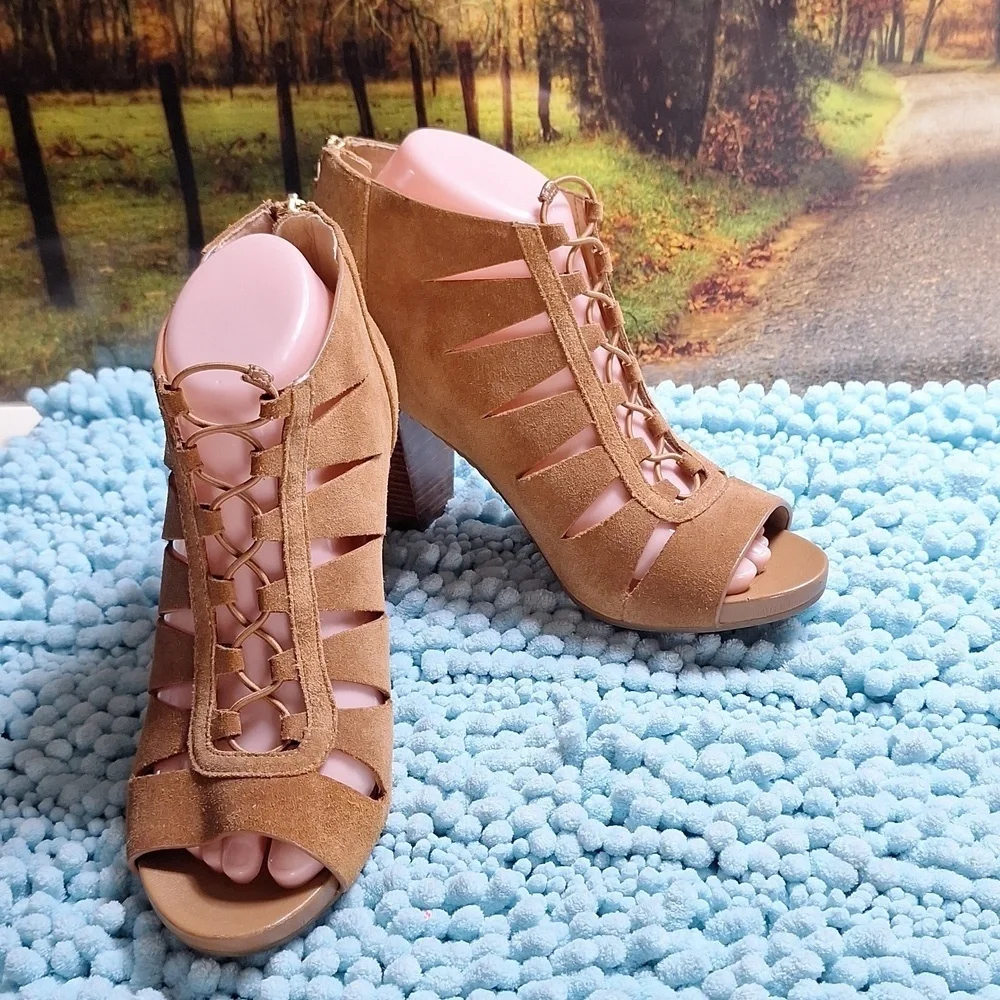 Michael Kors size 8 suade brown heels